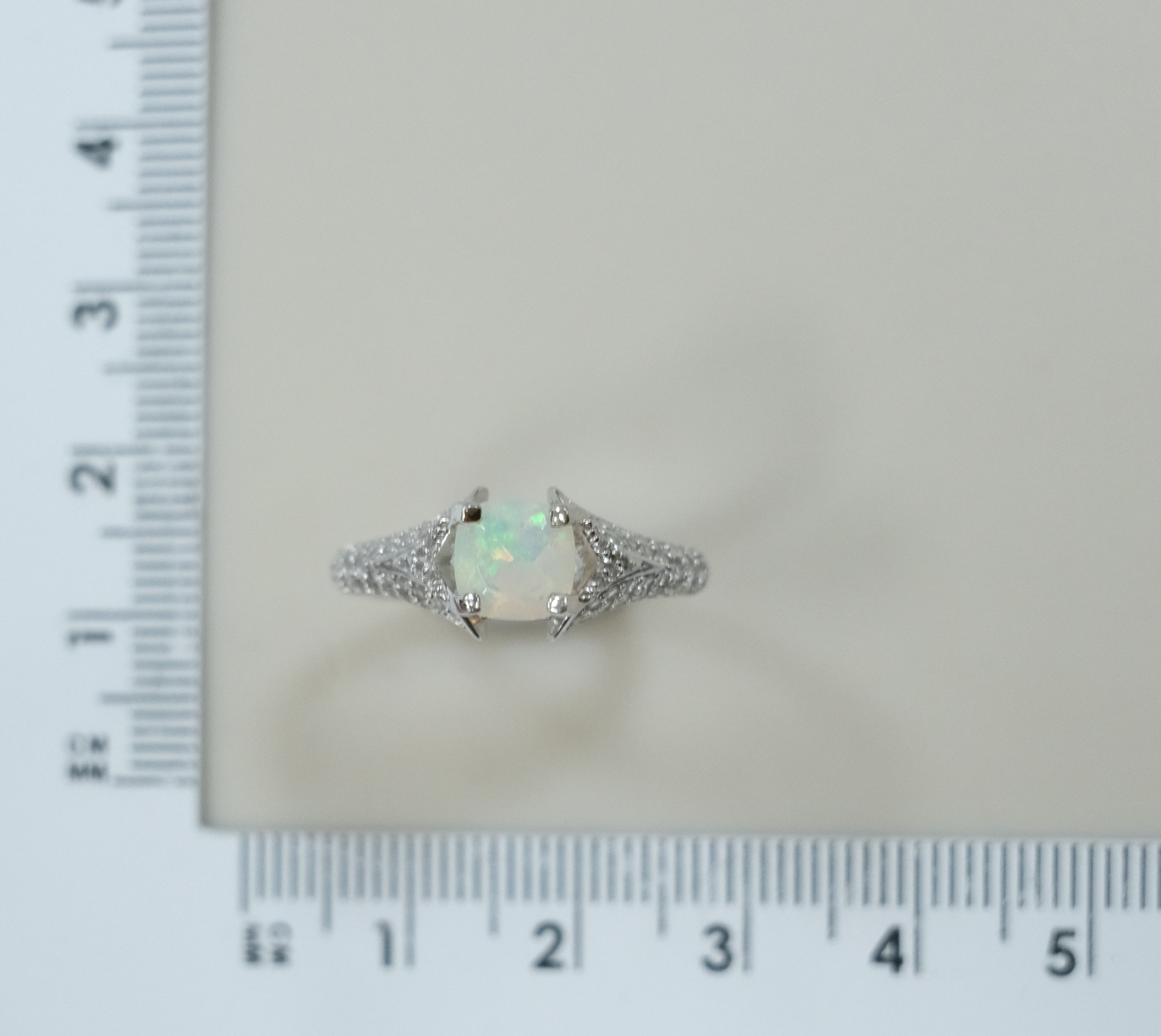 Серебряное кольцо с опалом